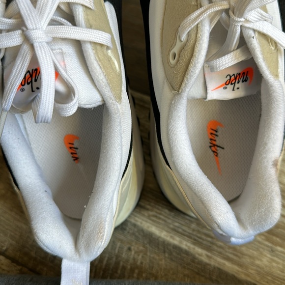 Nike Men's Nike White and Beige Sneakers - Picture 9 of 12